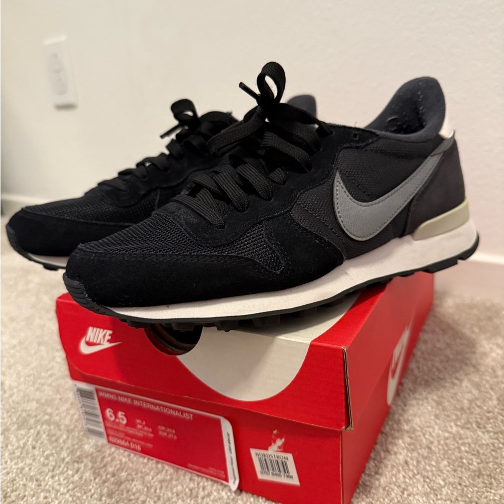 Nike Black and Gray Sneakers